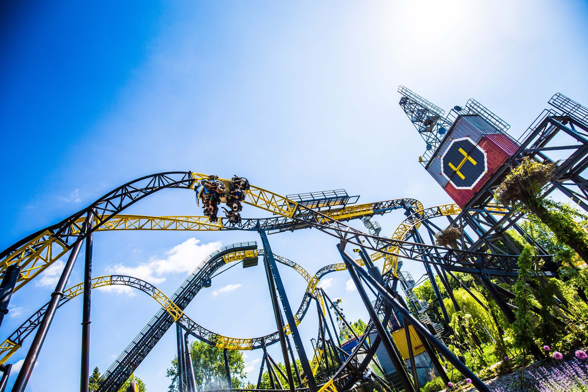 Stap in een van de achtbanen en andere thrill rides van Walibi voor het echte hardgaan gevoel!